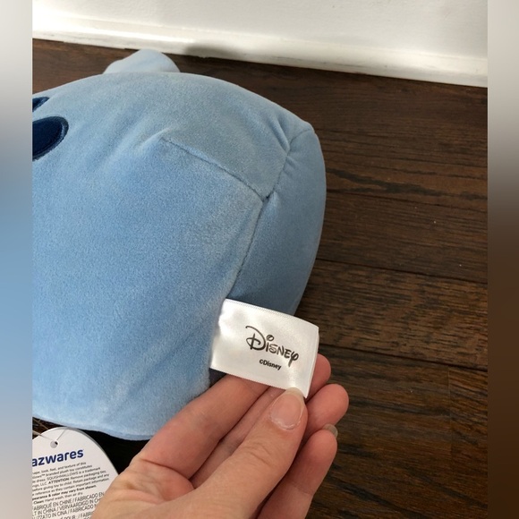 *NWT* Squishmallows x Disney Lilo & Stitch: 8” Stitch holding Scrump Plush Toy - Picture 6 of 9